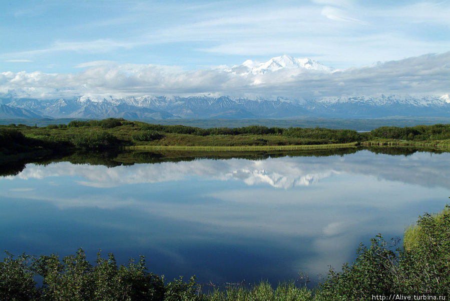 То самое озеро, которое запечатлел знаменитый фотограф Ансель Адамс, с отражением величественной горы Маккинли в нём Национальный парк Денали, CША