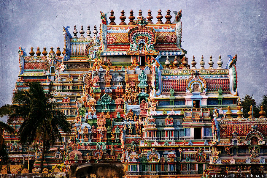 Невероятные гопурамы храма Ранганатхасвами