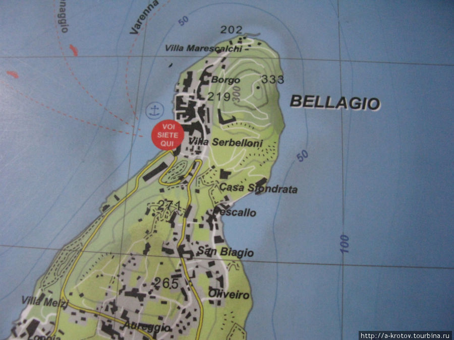 Вот сей город Белладжо, прямо на мысе в озере Белладжо, Италия