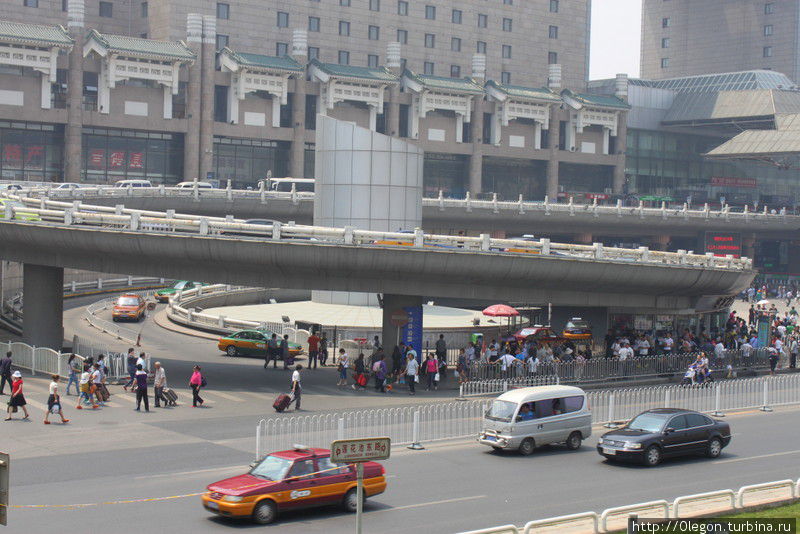 Подъездной мост к вокзалу Пекина Пекин, Китай