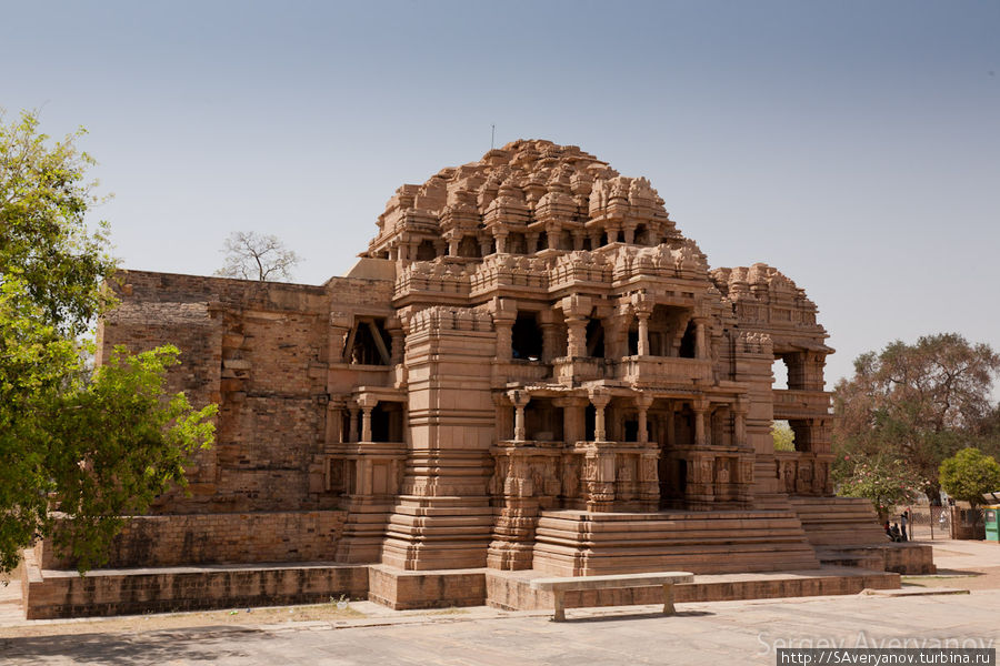 Комплекс храмов Сас Баху Ка Мандир Гвалиор, Индия