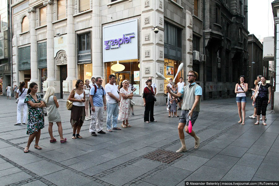 Улица князя Михаила — одна из главных пешеходно-туристических улиц города. Здесь собираются художники и музыканты. Белград, Сербия