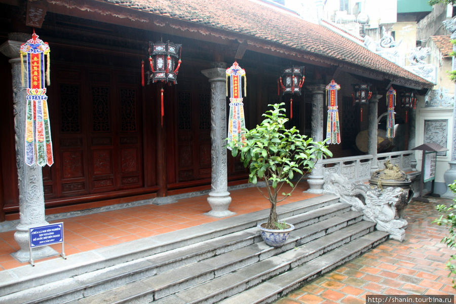 Конг Тринь - чисто китайский храм Ханой, Вьетнам
