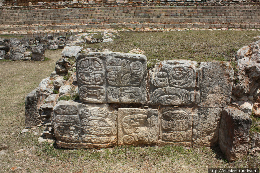 Иероглифы на камнях алтаря Кабах, Мексика