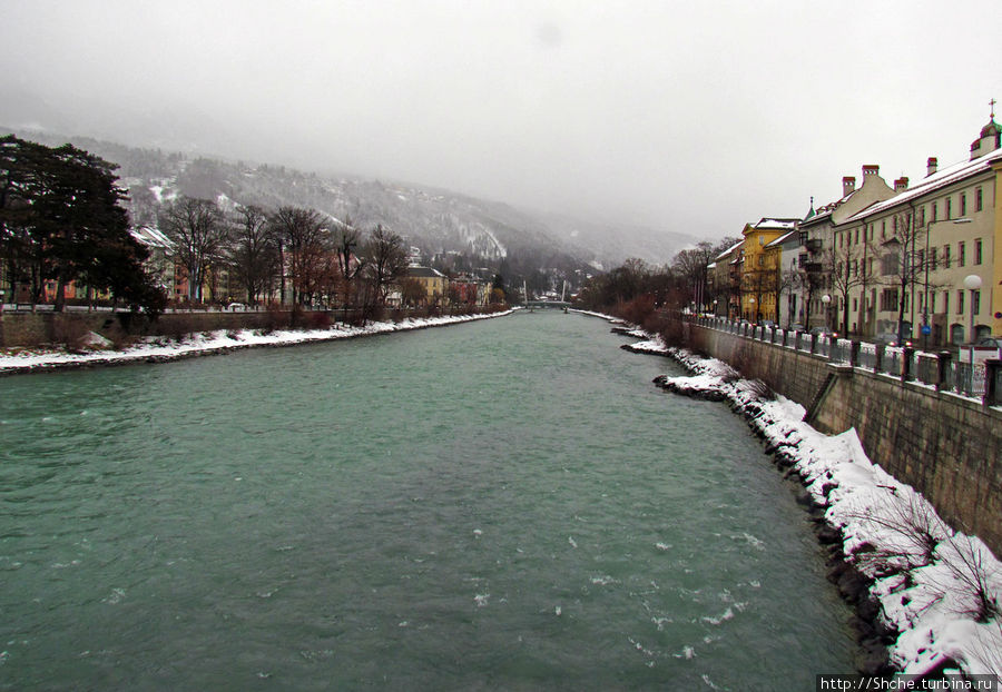 Вниз по течению реки Inn, к следующему мосту пройдет наш путь Инсбрук, Австрия