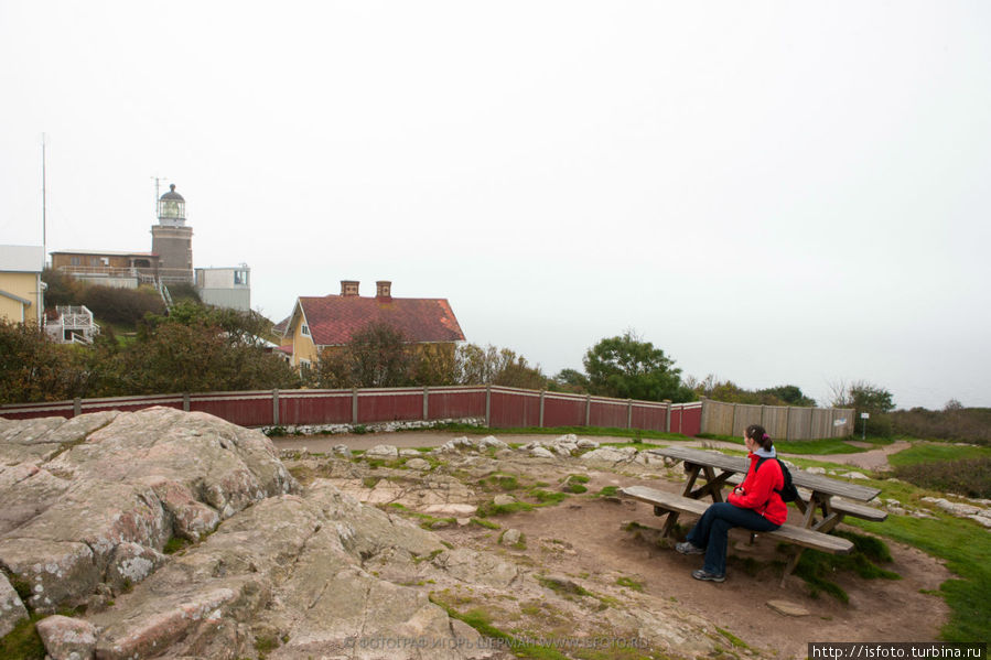 Даже маяк не очень помогал продирающимся сквозь туман судам: их тревожные гудки сообщали об их непростом положении Мёлле, Швеция Даже маяк не очень помогал продирающимся сквозь туман судам: их тревожные гудки сообщали об их непростом положении Мёлле, Швеция