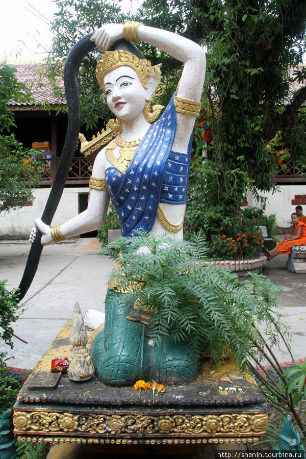 Статуя Маторани в Ват Си Мыанг Вьентьян, Лаос