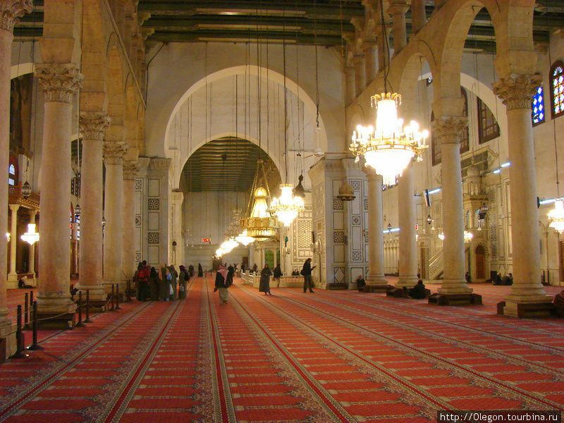 Внутренний зал Мечети Омейядов Дамаск, Сирия