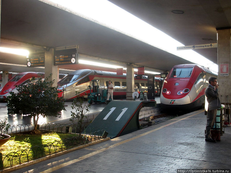 Вокзал Санта-Мария-Новелла-центр жизни для путешественников Флоренция, Италия