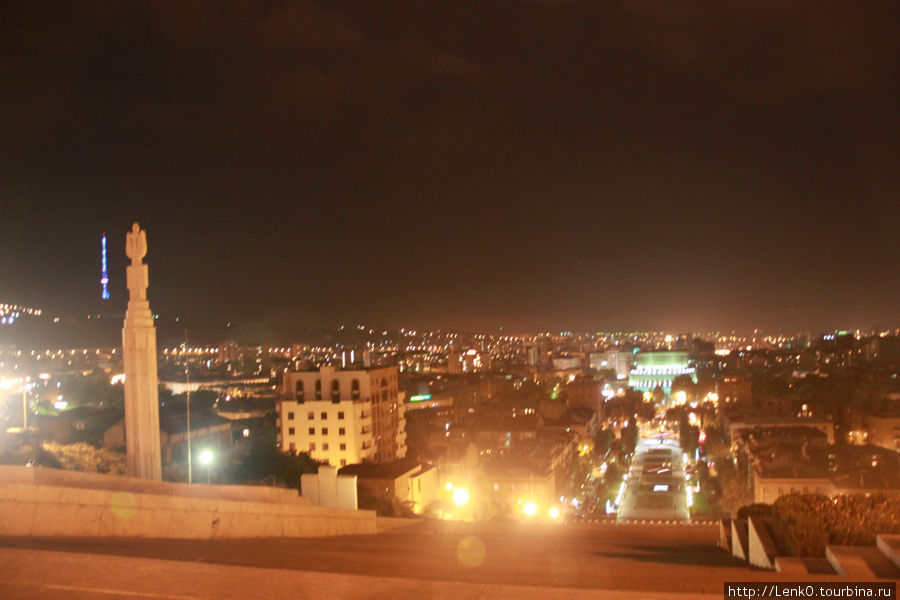вид с Каскада на ночной Ереван Ереван, Армения