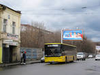 Автобус ЛАЗ-А183F0 на Клочковской улице, в районе Бурсацкого спуска.