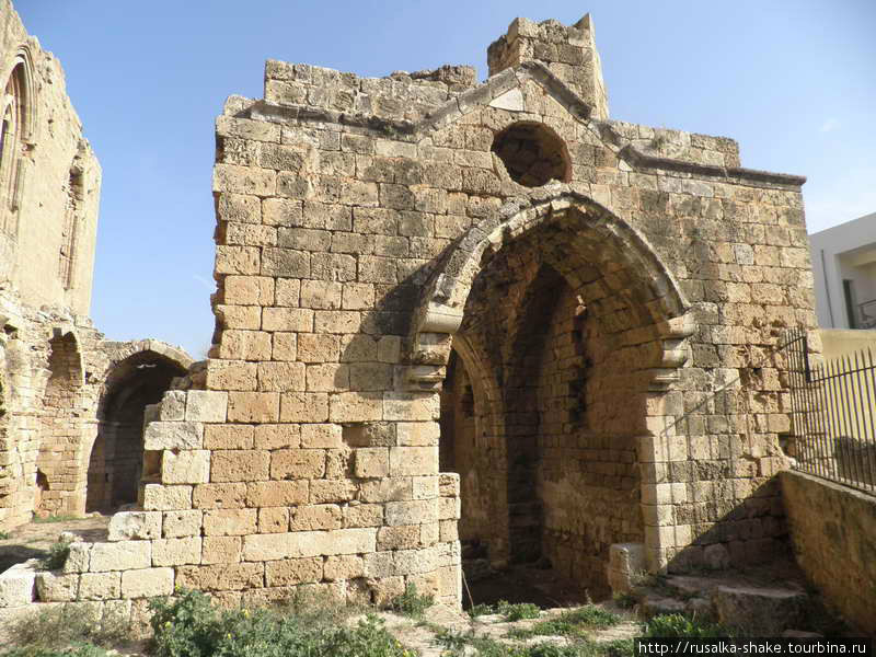Руины  греческой церкви Святого Георгия Фамагуста, Турецкая Республика Северного Кипра