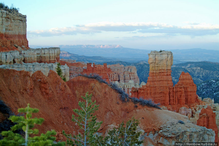 Каменные башенки  необычного каньона