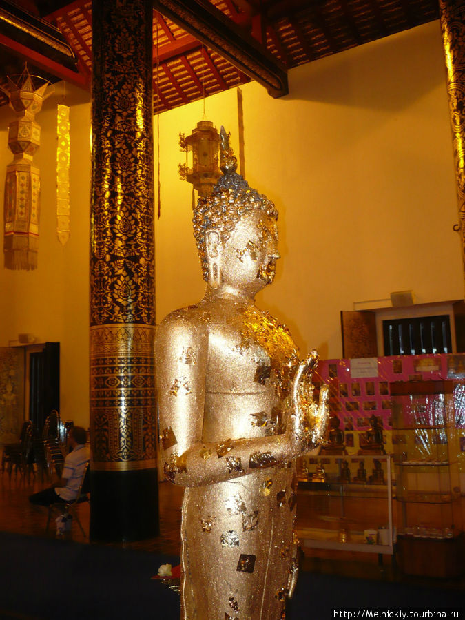 Ват Чеди Луанг - один из самых почитаемых в Чианг Мае храмов Чиангмай, Таиланд
