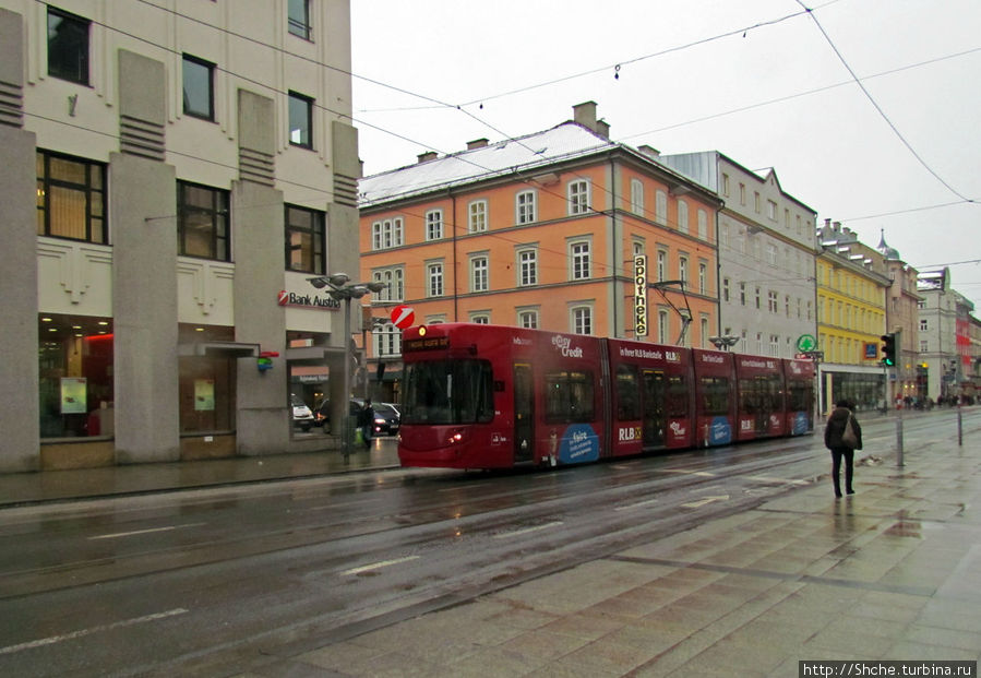 Снова на Museumstraße. Погода не смущает лишь трамваи и туристов из Харькова Инсбрук, Австрия