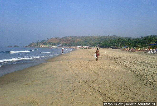 Пустой пляж Северного Гоа Штат Карнатака, Индия
