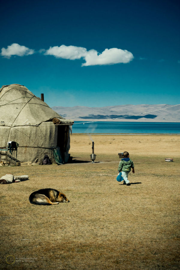 Космос горного озера Озеро Сон-Куль, Киргизия