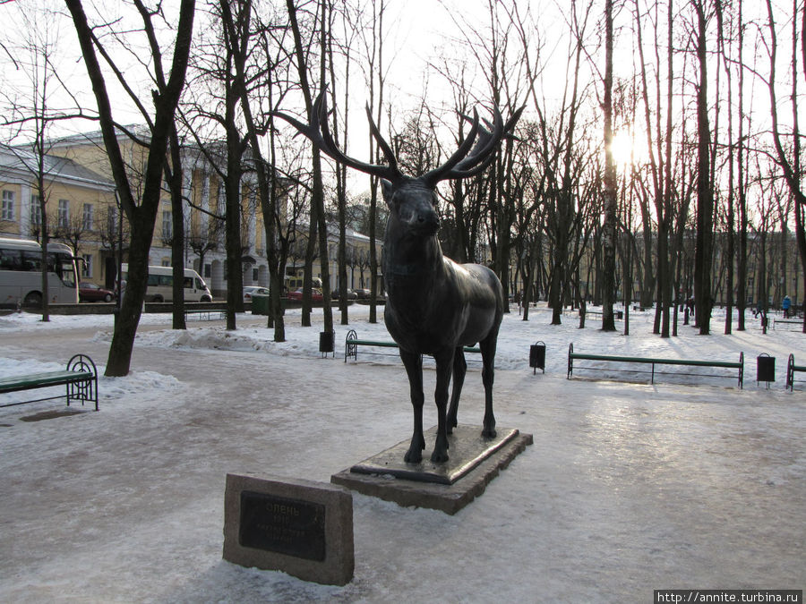Скульптуры оленя и львов Смоленск, Россия