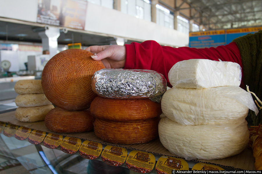 Необычно невероятное количество точек, которые торгуют только адыгейским сыром. Майкоп, Россия