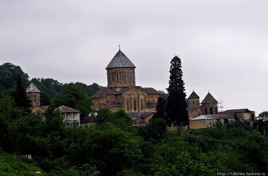Монастырь Гелати Мотсамета, Грузия