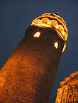 Красивая ночная подсветка башни