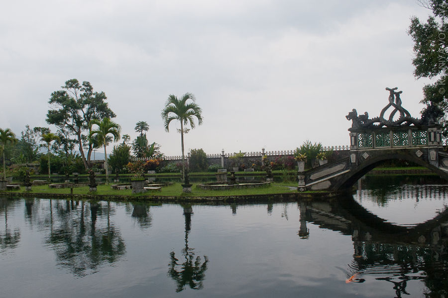 Тирта Гангга — один из самых красивых храмов Бали Карангасем, Индонезия