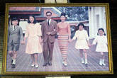 У короля и королевы 4 детей: принцесса Убол Ратана (Ubol Ratana, 1951),  принц Маха Вачиралонгкорн (Maha Vajiralongkorn, 1952), принцесса Маха Чакри Сириндорн (Maha Chakri Sirindhorn, 1955), принцесса Чулабхорн Валайлак (Chulabhorn Walailak, 1957).