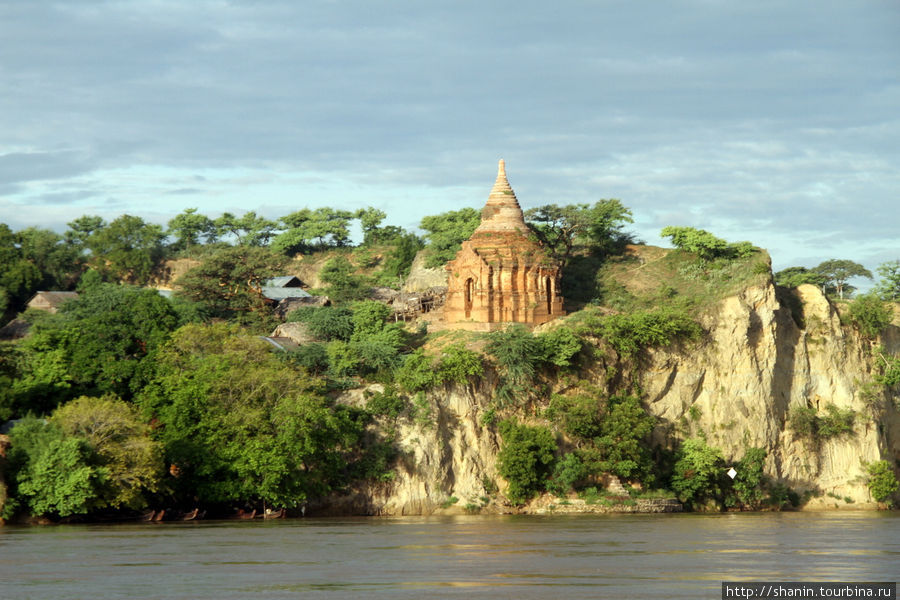В Баган по реке Иравади Баган, Мьянма