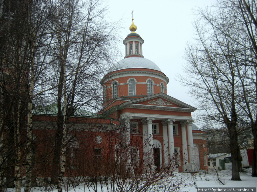 Церковь Троицы Живоначальной в Вишняках Москва, Россия