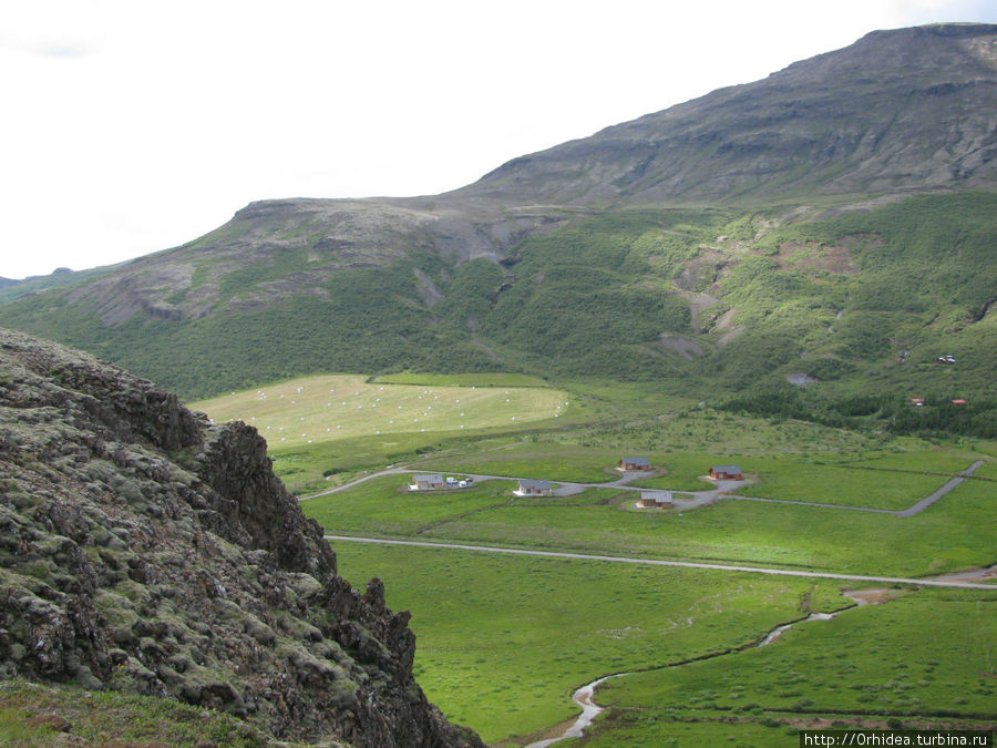 а с другой стороны обычный маленький исландский хутор Столичный регион, Исландия