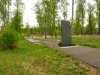 А рядом такое впечатляющее кладбище в память погибших горожан в Великой Отечественной Войне