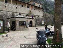 Котор — вход в старый город. Черногория