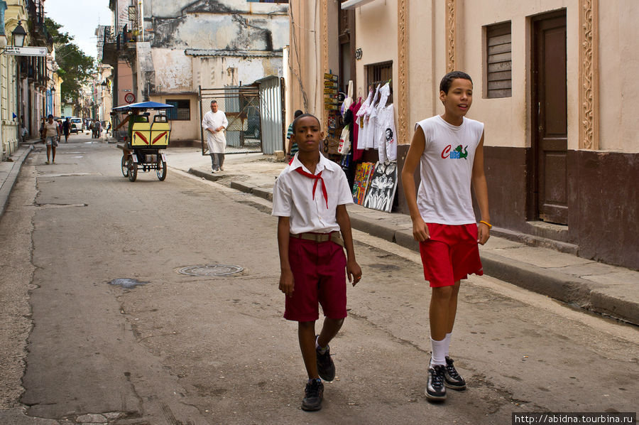 Узнаете? Ага, пионеры! Гавана, Куба Узнаете? Ага, пионеры! Гавана, Куба