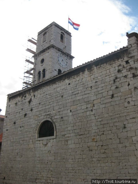 Тут же и хорватский флаг Шибеник, Хорватия