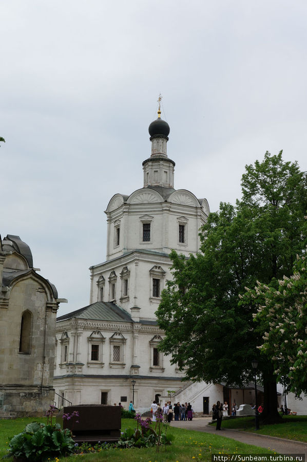 Трапезная и церковь Архангела Михаила Москва, Россия