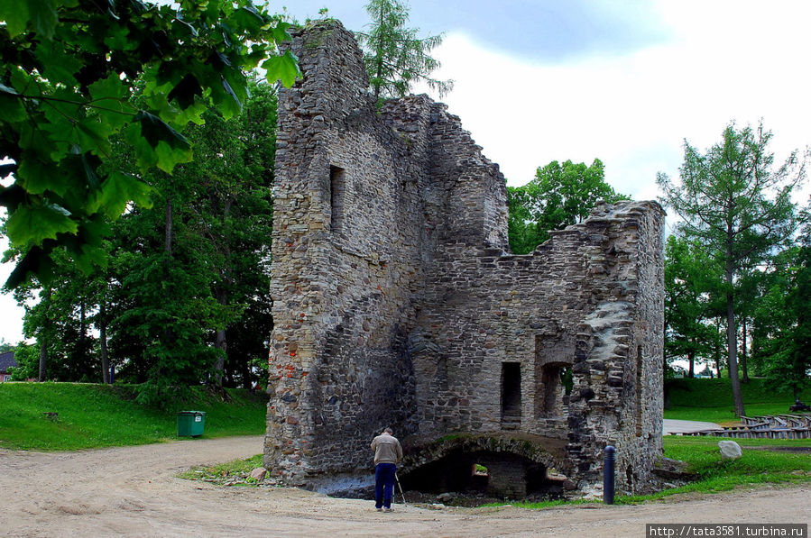 Средневековый замок в городе Пайде Пайде, Эстония