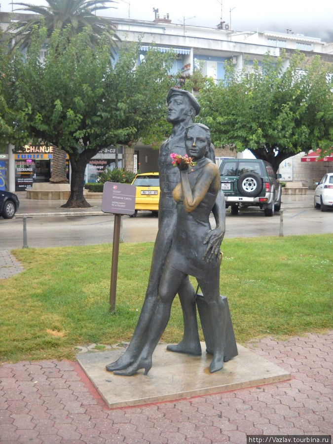 Памятник туристам Макарска, Хорватия