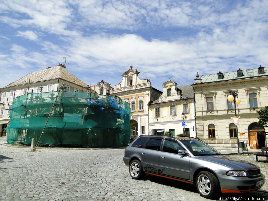 К сожалению, каменный колодец на реставрации Кутна-Гора, Чехия