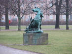 Скульптура Лошадь и Лев