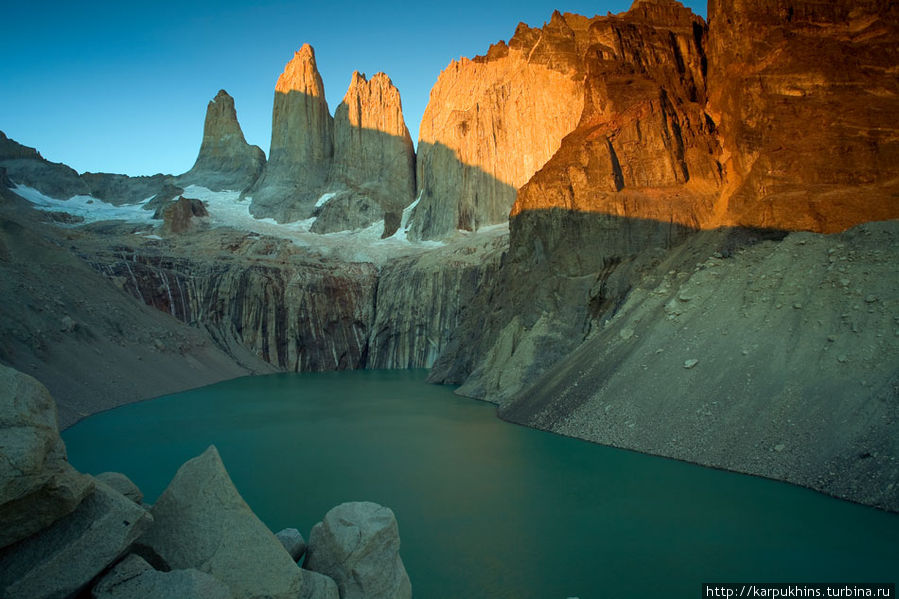 Патагония. Торрес дель Пайне. Рассвет у башен Торрес Национальный парк Торрес-дель-Пайне, Чили