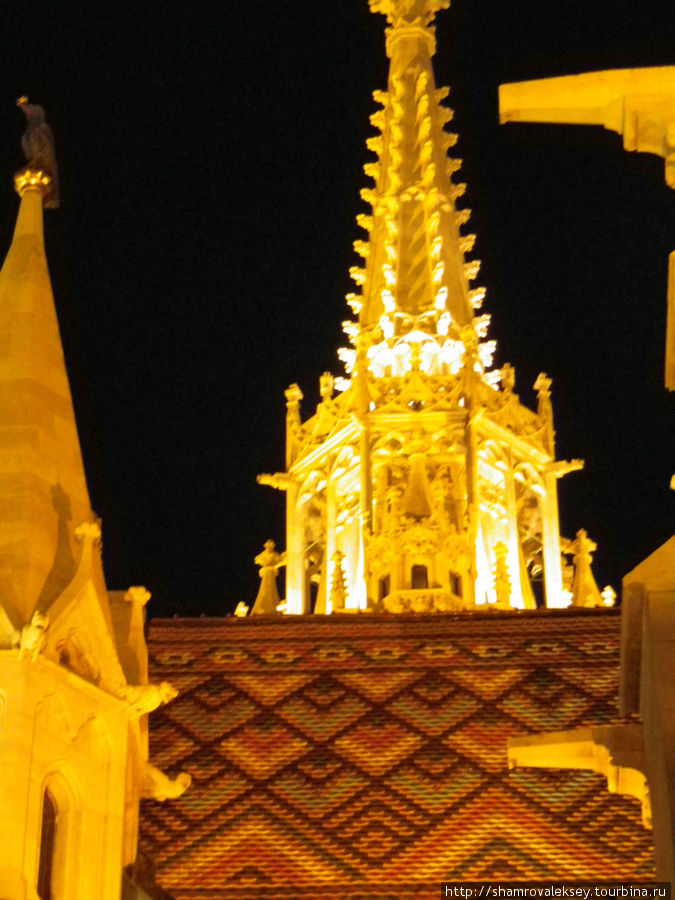 Искрящийся в ночи собор Матяша Будапешт, Венгрия