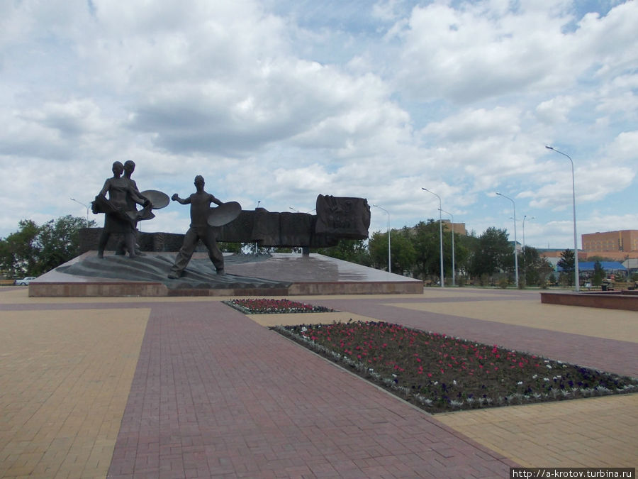памятник целинникам Костанай, Казахстан