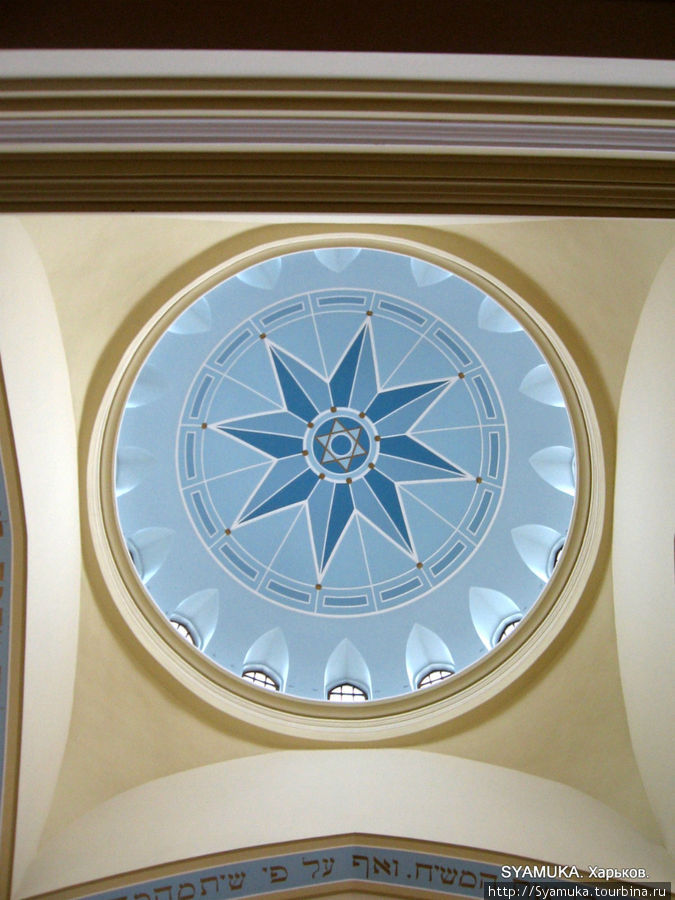 Купол. Высота купола 42 м. Харьков, Украина