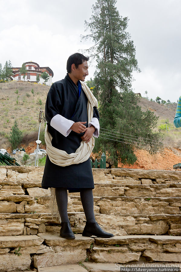 Официальный церемониальный наряд для посещения дзонга Бутан
