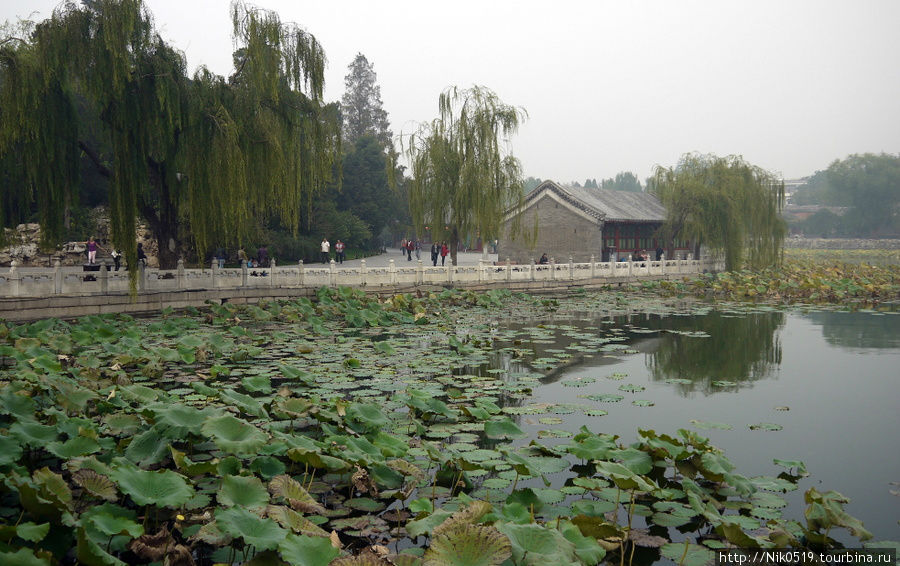 Императорский сад - парк Бейхай. Пекин, Китай