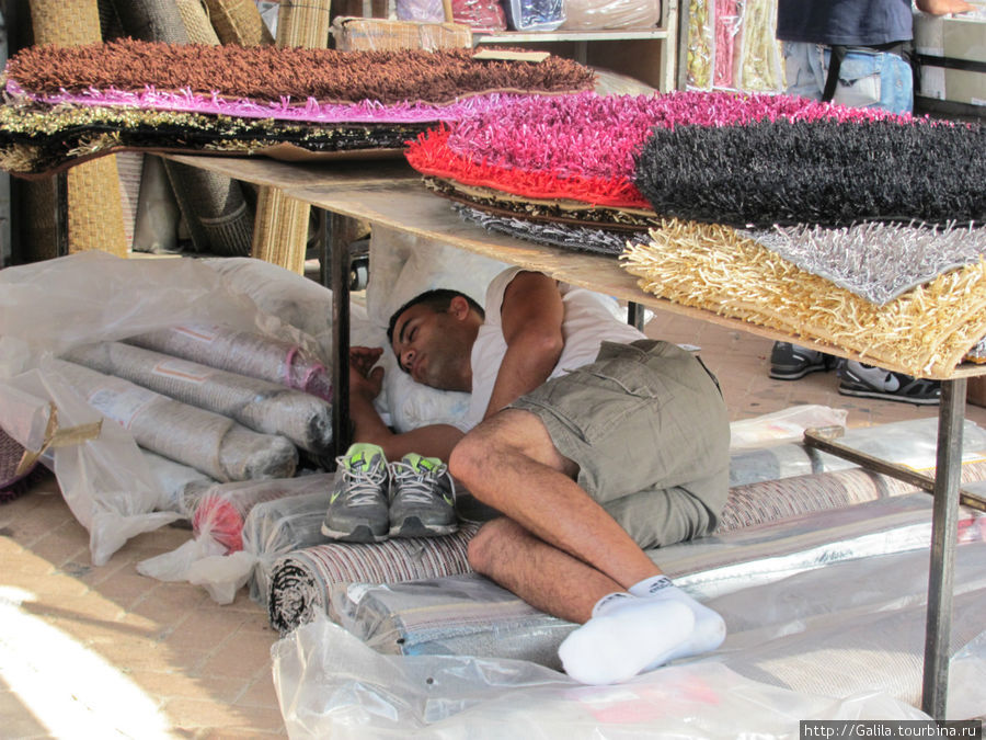 Отдых на бедуинском базаре. Беэр-Шева, Израиль