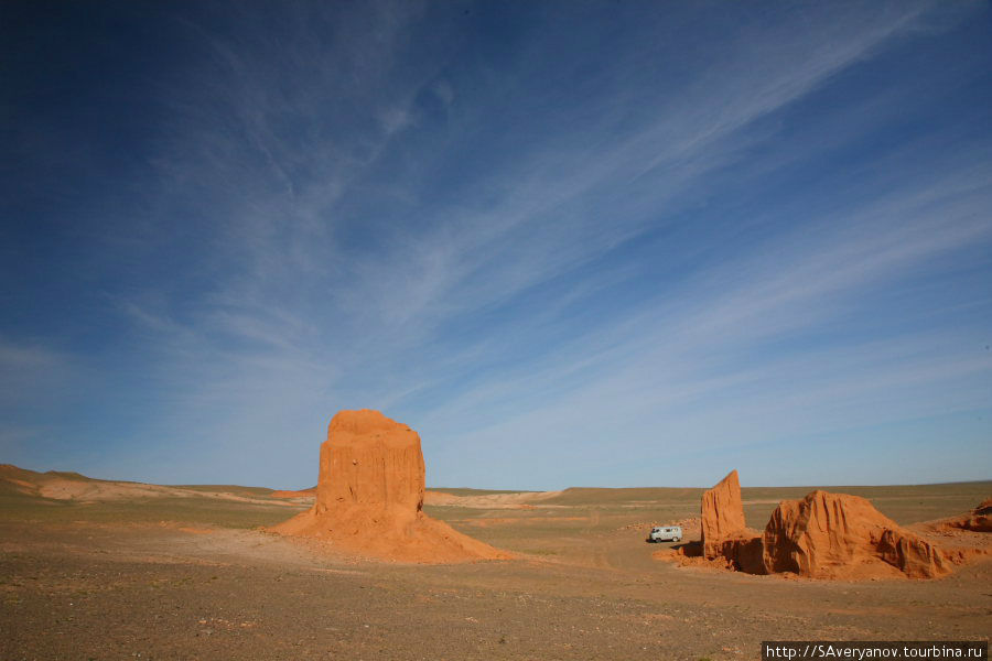 Миражи пустыни Гоби. Среднегобийский аймак, Монголия