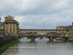 Знаменитый  Старый мост (Понте Веккью) во Флоренции.