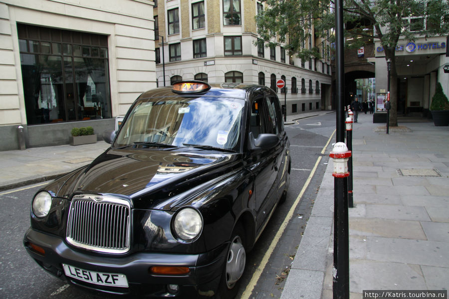 знаменитое лондонское такси- черный кэб Лондон, Великобритания