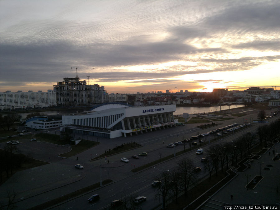 вид из окна номера влево утром Минск, Беларусь